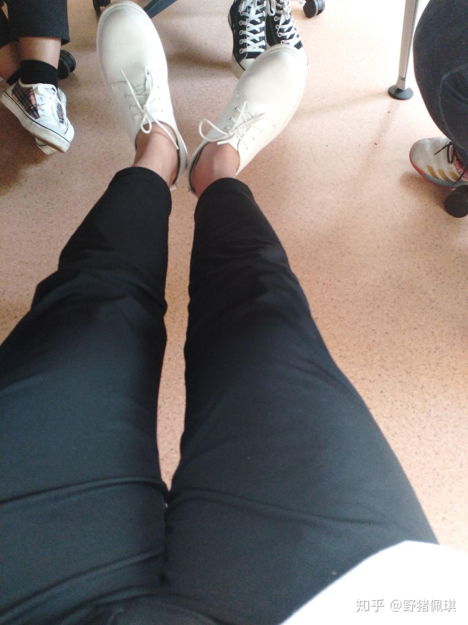 为什么有人喜欢紧的勒蛋蛋的紧身裤豆豆鞋