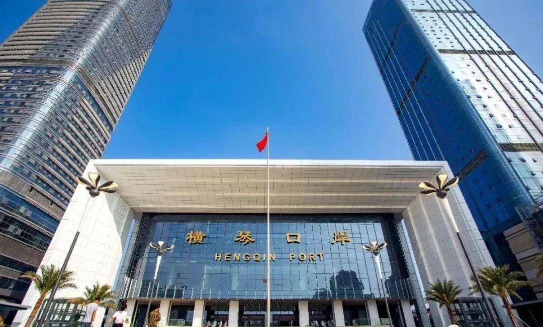横琴中心保利国际广场唯一带露台5a写字楼精装特价18xxx元㎡起即买即