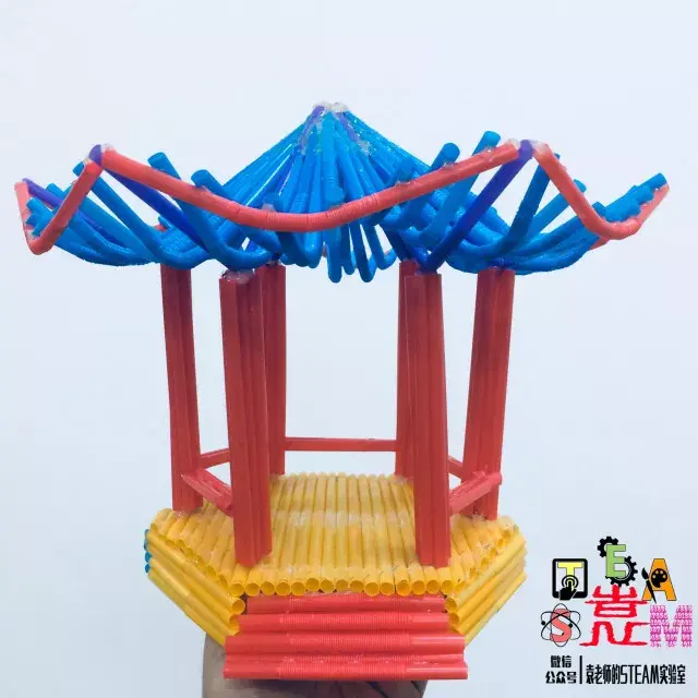 一个完全用吸管及一些连接件,热熔胶,建造的六角凉亭模型做好了.
