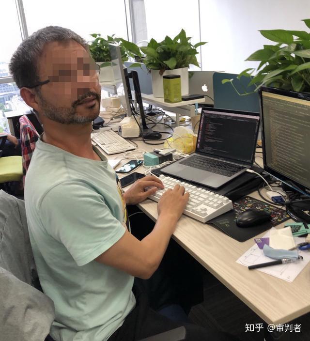 25岁程序员像70岁却说工作没压力看到照片后蒙了