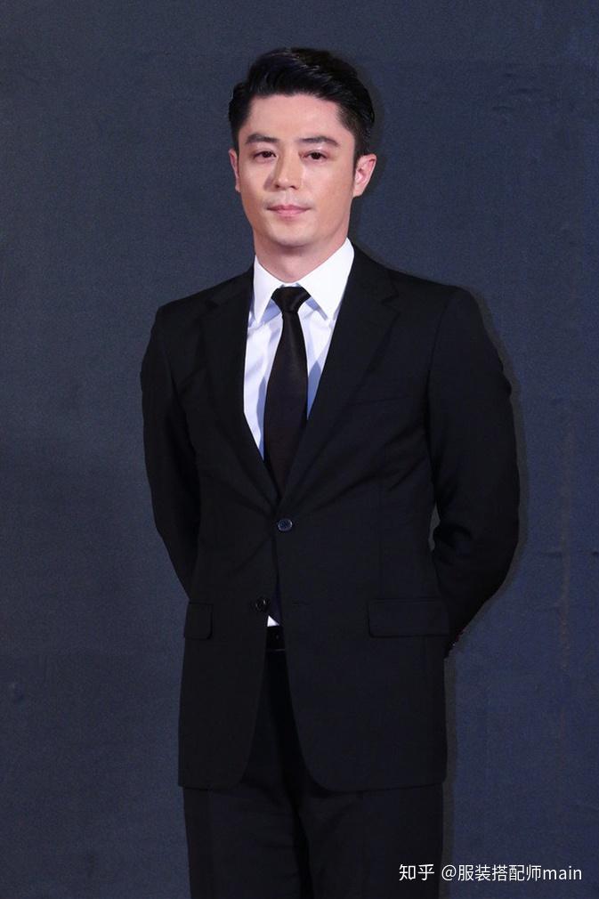 霍建华私服出行被偶遇穿黑衣扮高冷40岁健硕身形不输年轻小伙