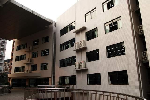 1,学校简介重庆市树人中学校(重庆八中阳光校区)是重庆八中参与举办的
