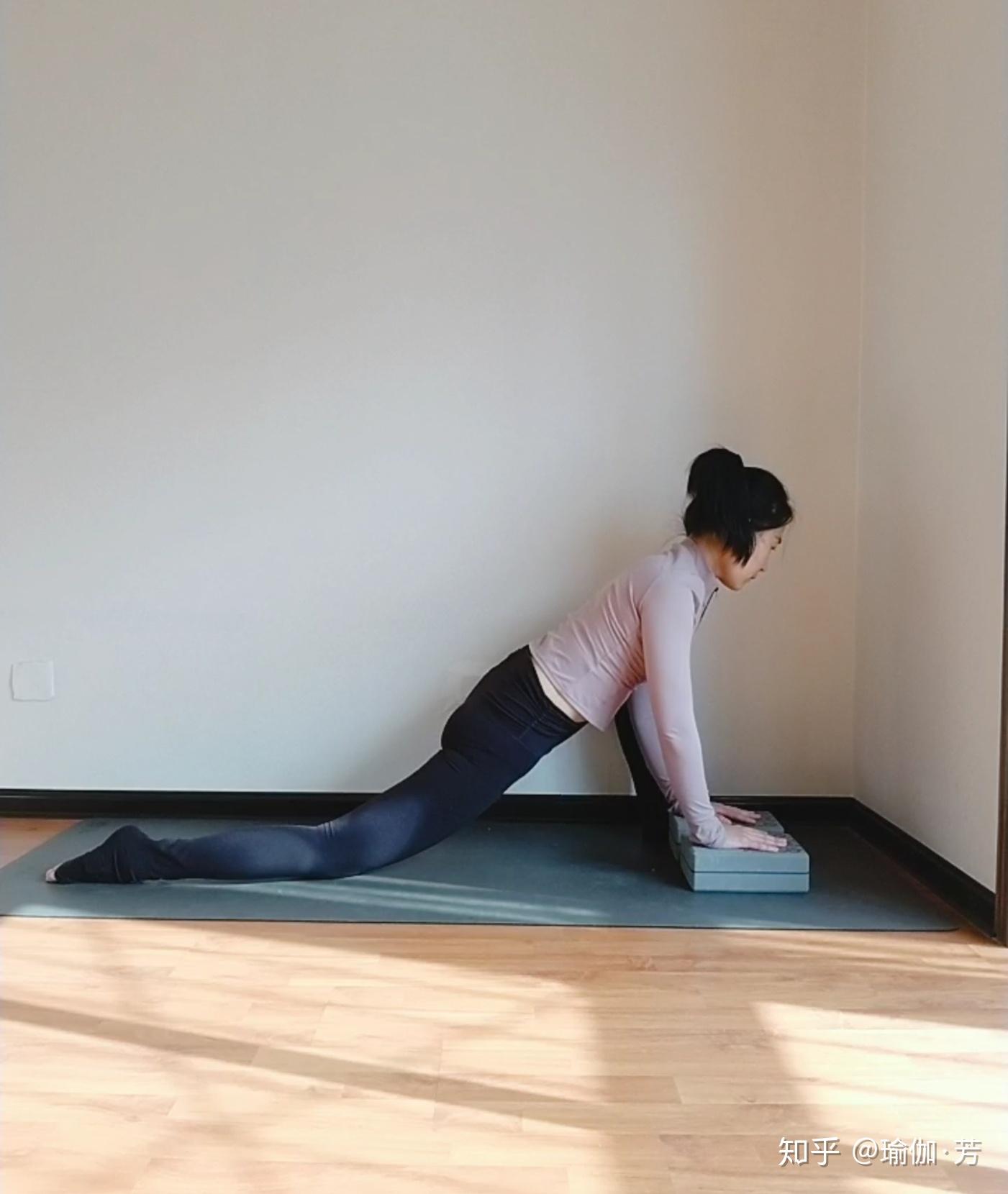 瑜伽体式精讲100讲-初级瑜伽体式第34式:龙式