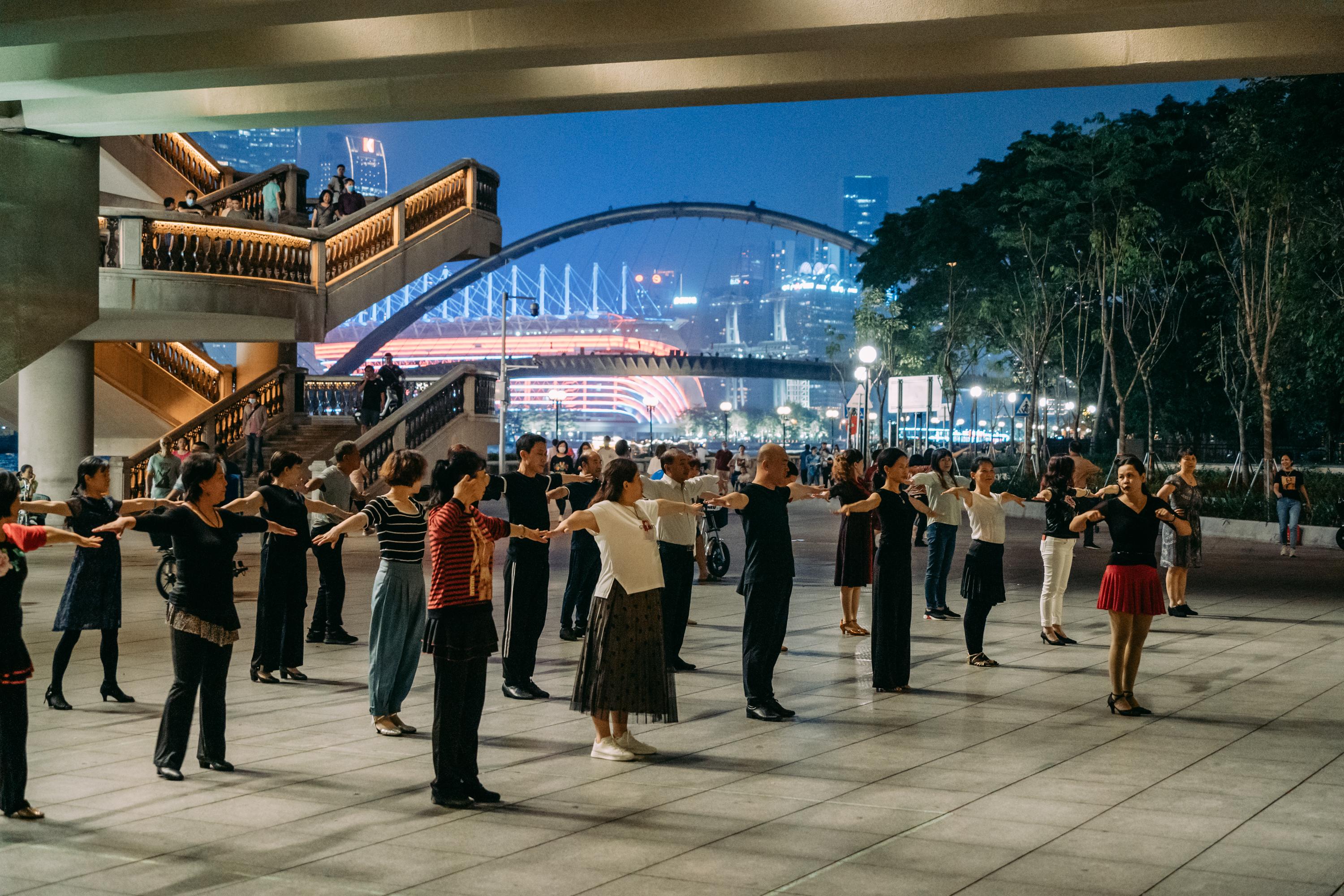 广州大桥底下这个露天舞池，每晚都在街头上演人间浪漫 - 知乎