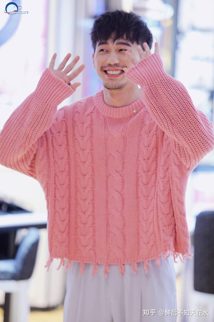 有没有哪个男明星穿粉色衣服好看?