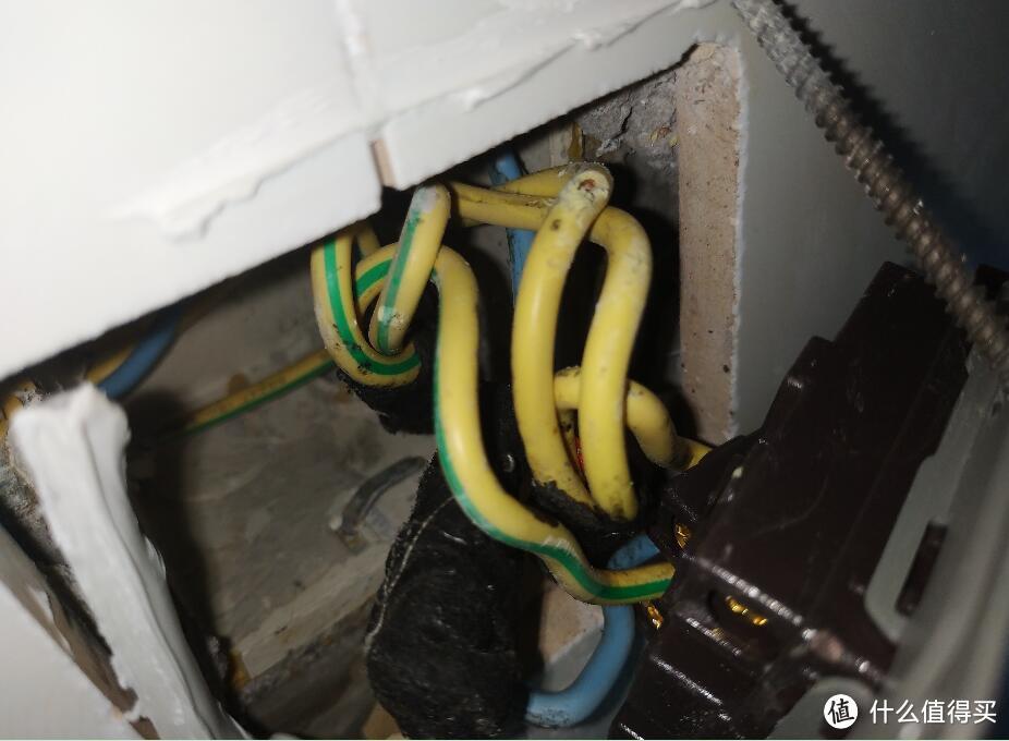 瓷砖上怎么打螺丝固定 v2-adea0d61840aea581f920793f4f93898_r.jpg