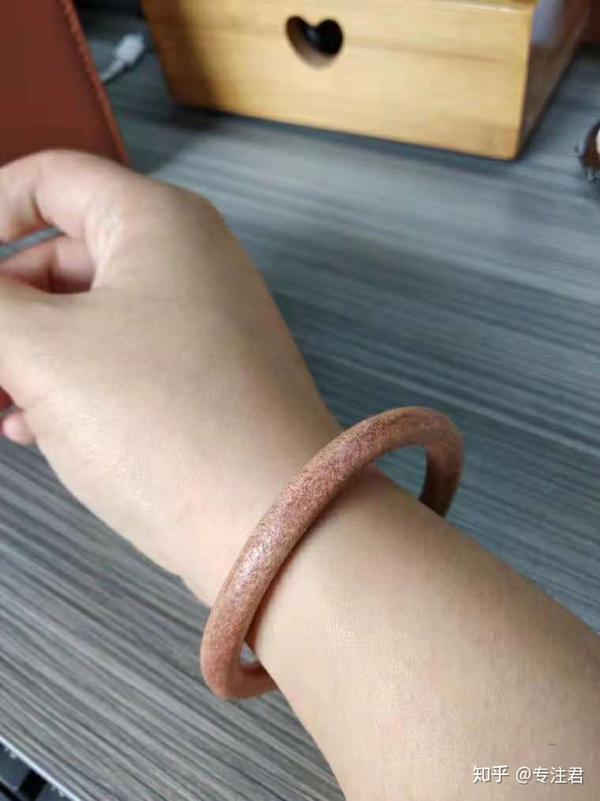高桥吾郎的无缝皮手环是怎么做的
