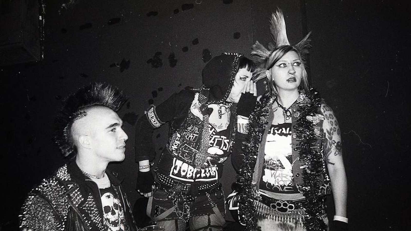 70年代兴起的punk文化还影响了平面设计