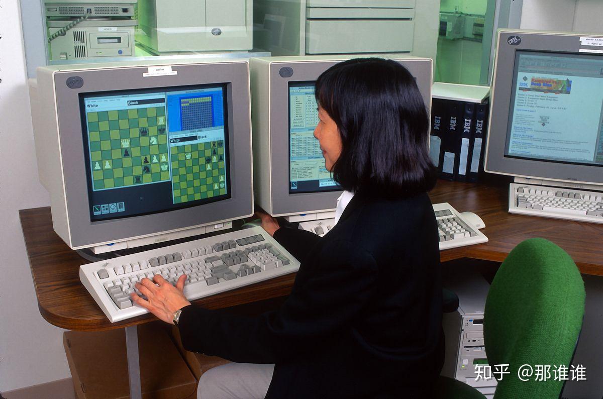 深蓝显示器上的棋局界面,摄于1996年2月16日(点击可看大图)纽约ibm