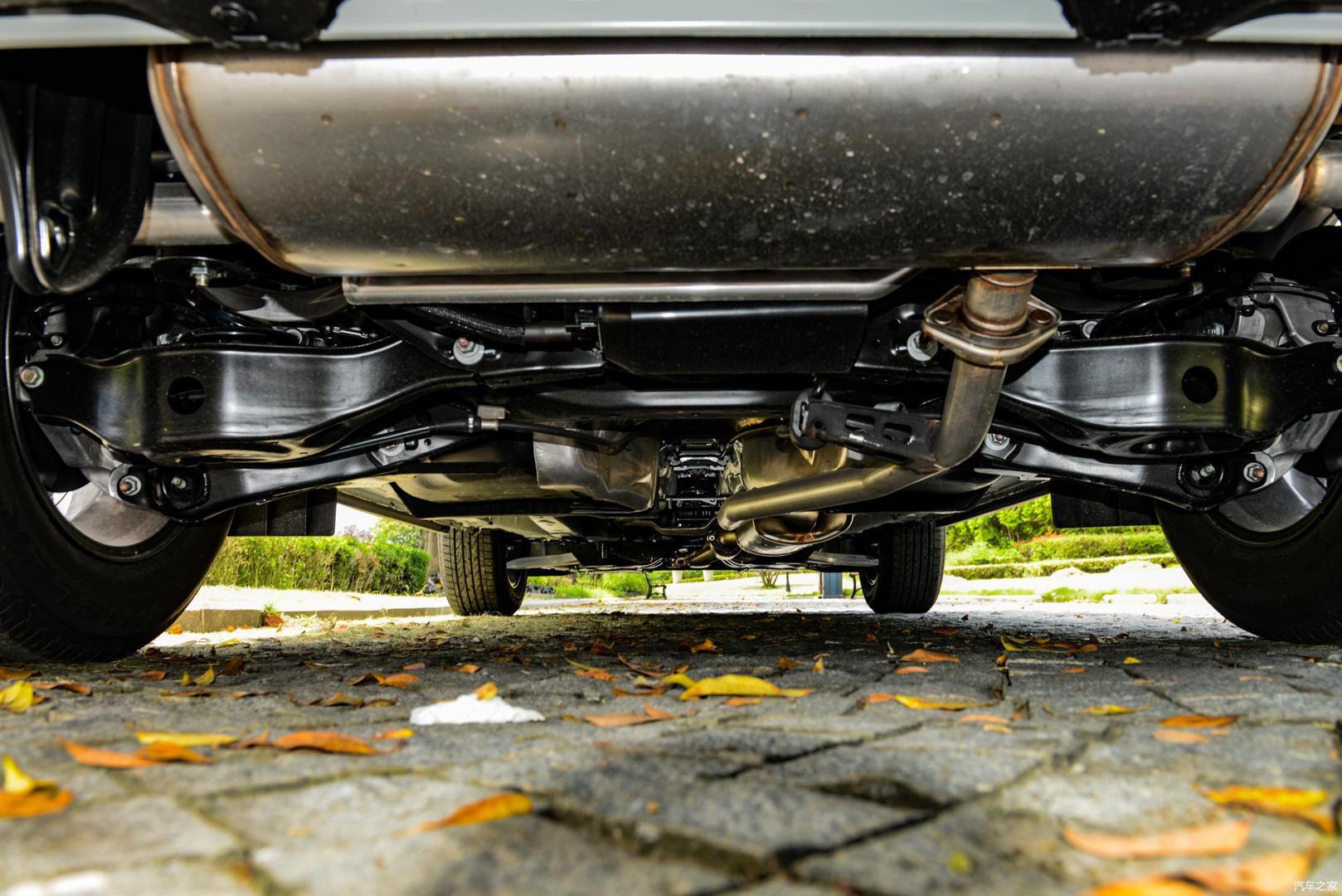 楼兰的底盘设定是前后"麦佛逊结构 横向稳定杆",对,你没看错.