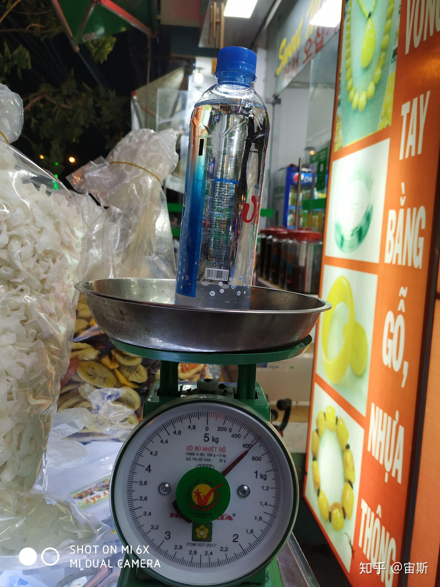 住的地方周边卖的榴莲,腰果的秤都不准,可以拿一瓶矿泉水试下,1瓶矿泉