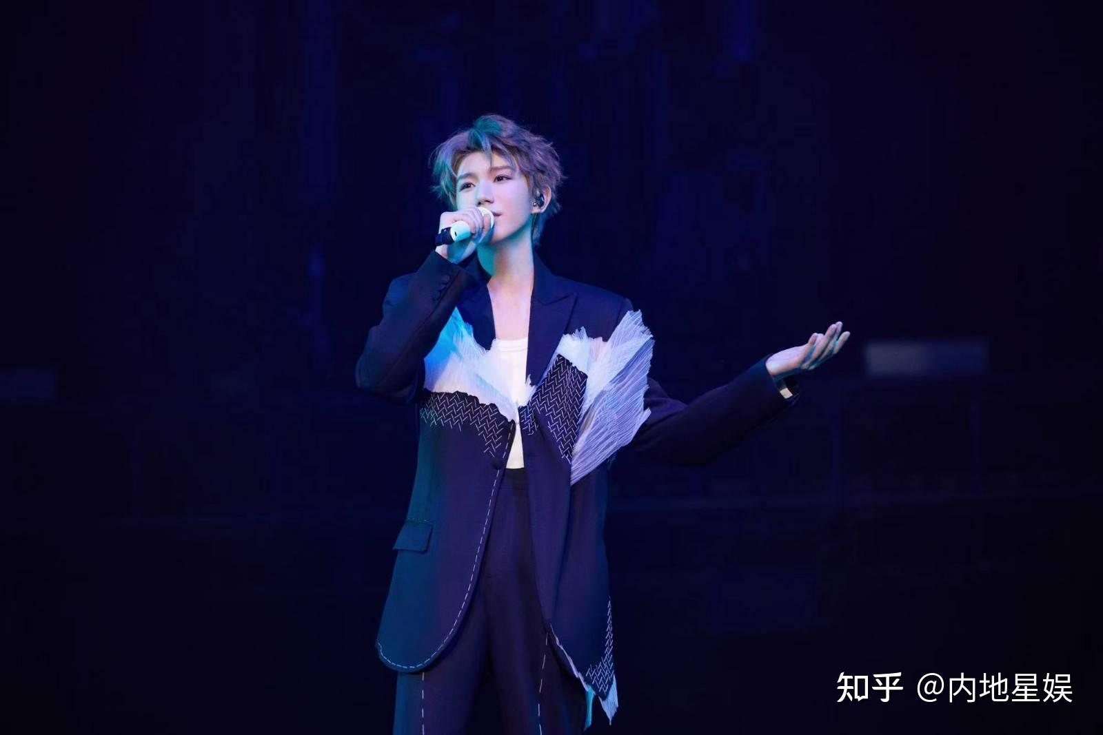 王源客厅狂欢巡演终点站抵达家乡重庆温暖开唱点亮山城夏天