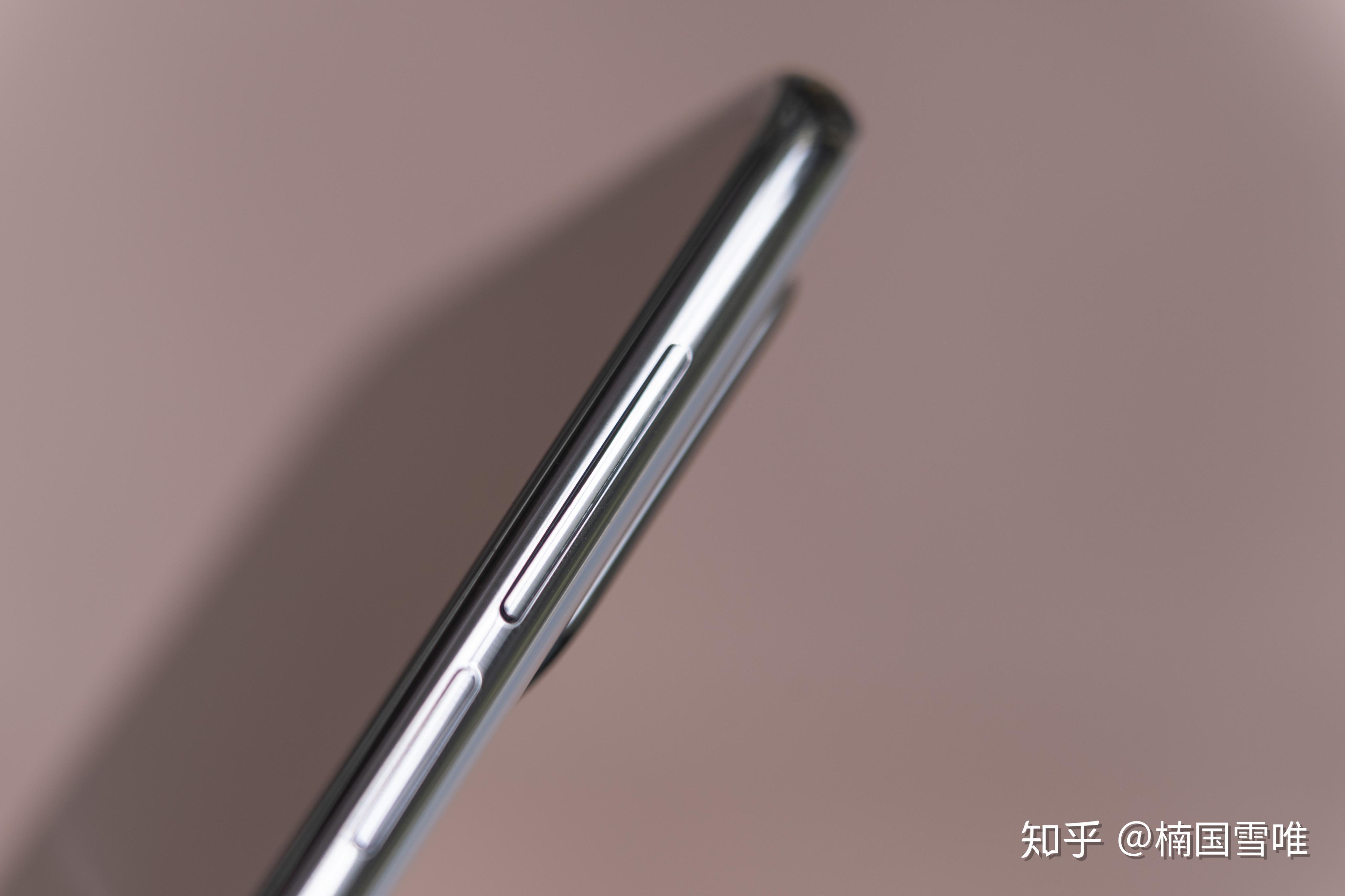 红外发射器(隐藏),红外接收器(隐藏),听筒,呼吸灯(隐藏),前置摄像头