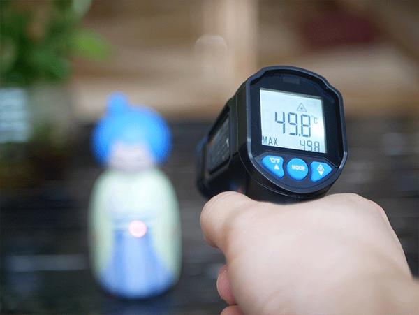 支持48℃,55℃两档温控,经充满电量,再来重新测温,48℃档为测得接近50