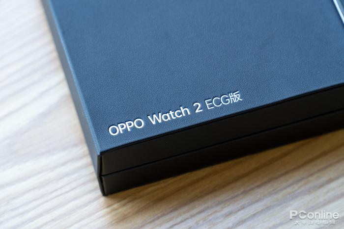 oppo watch 2 ecg版在包装上就与普通版有一个较大的区别,通体哑光黑