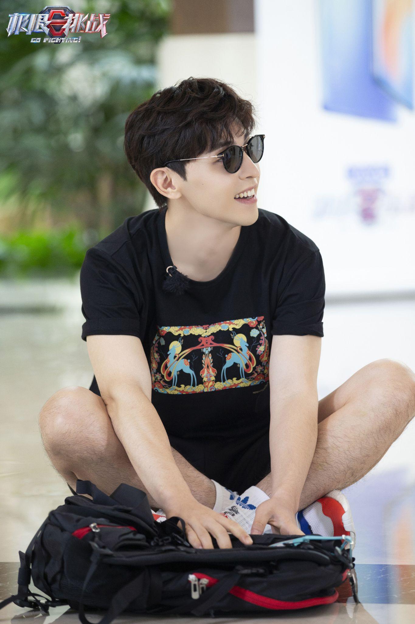 邓伦大男孩的笑