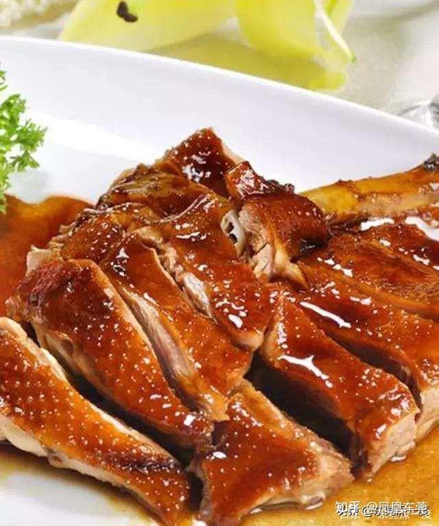 塘厦碌鹅是具有客家风味的东莞菜.