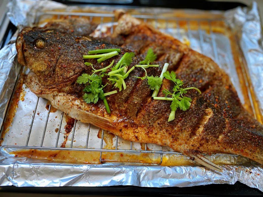 做了一道香辣烤鲈鱼,朋友让我原地开店!