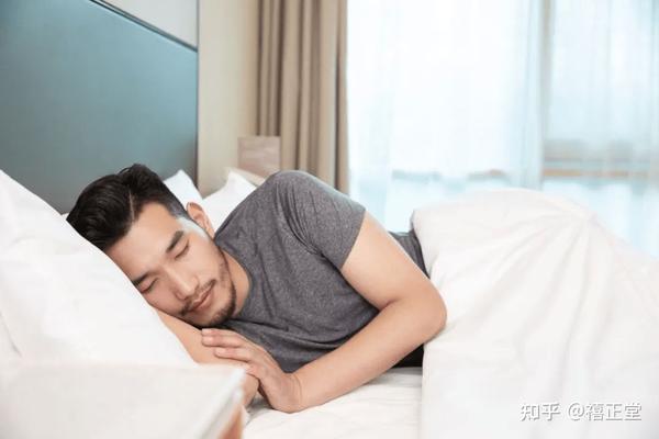 腰椎间盘突出了，医生说睡硬板床，结果越睡越腰疼？ - 知乎