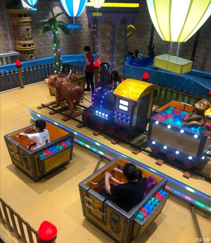 周末遛娃驾驶轩逸带着孩子一起去星期八乐园