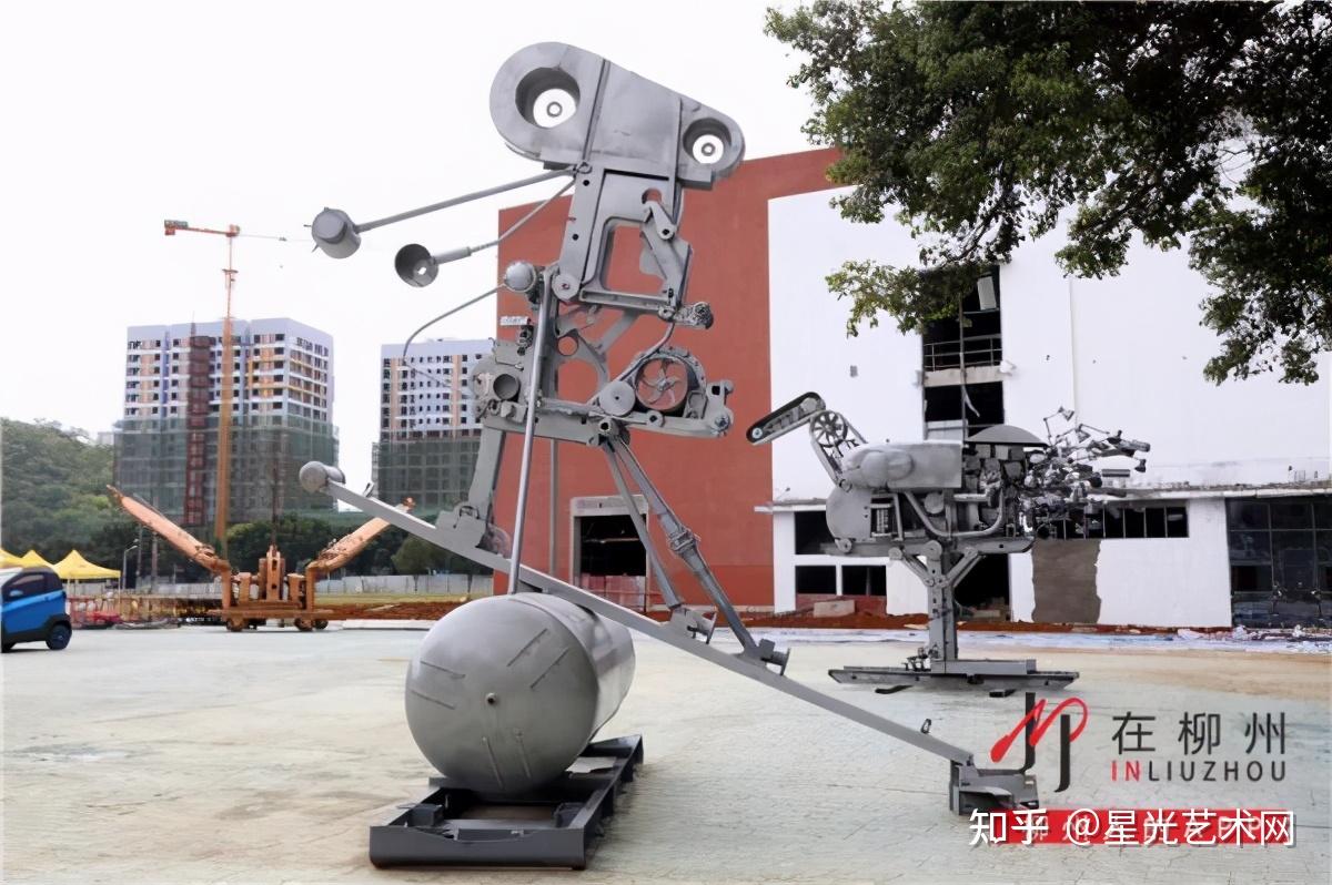 雕塑家邱天冰冷的钢铁也有生命的热度在柳空文创园里见证奇迹的时刻