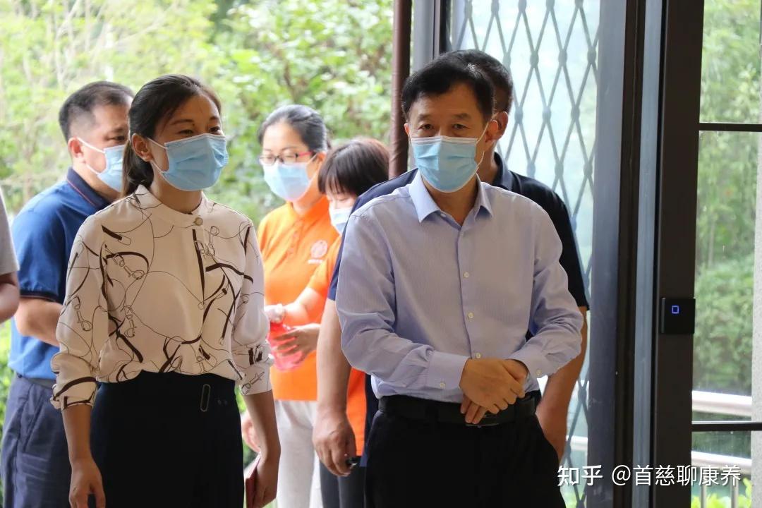 首慈养老总经理李艳杰,首慈·由爱陪伴院长杨爱春陪同调研.