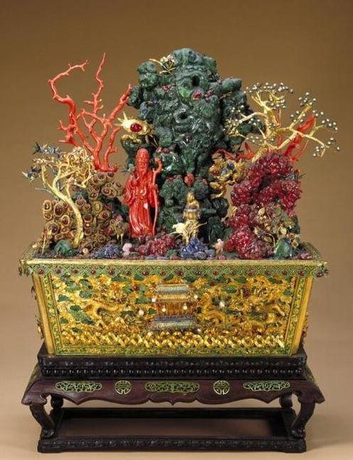 礼亲王府的金累丝方盆嵌宝福寿万年盆景