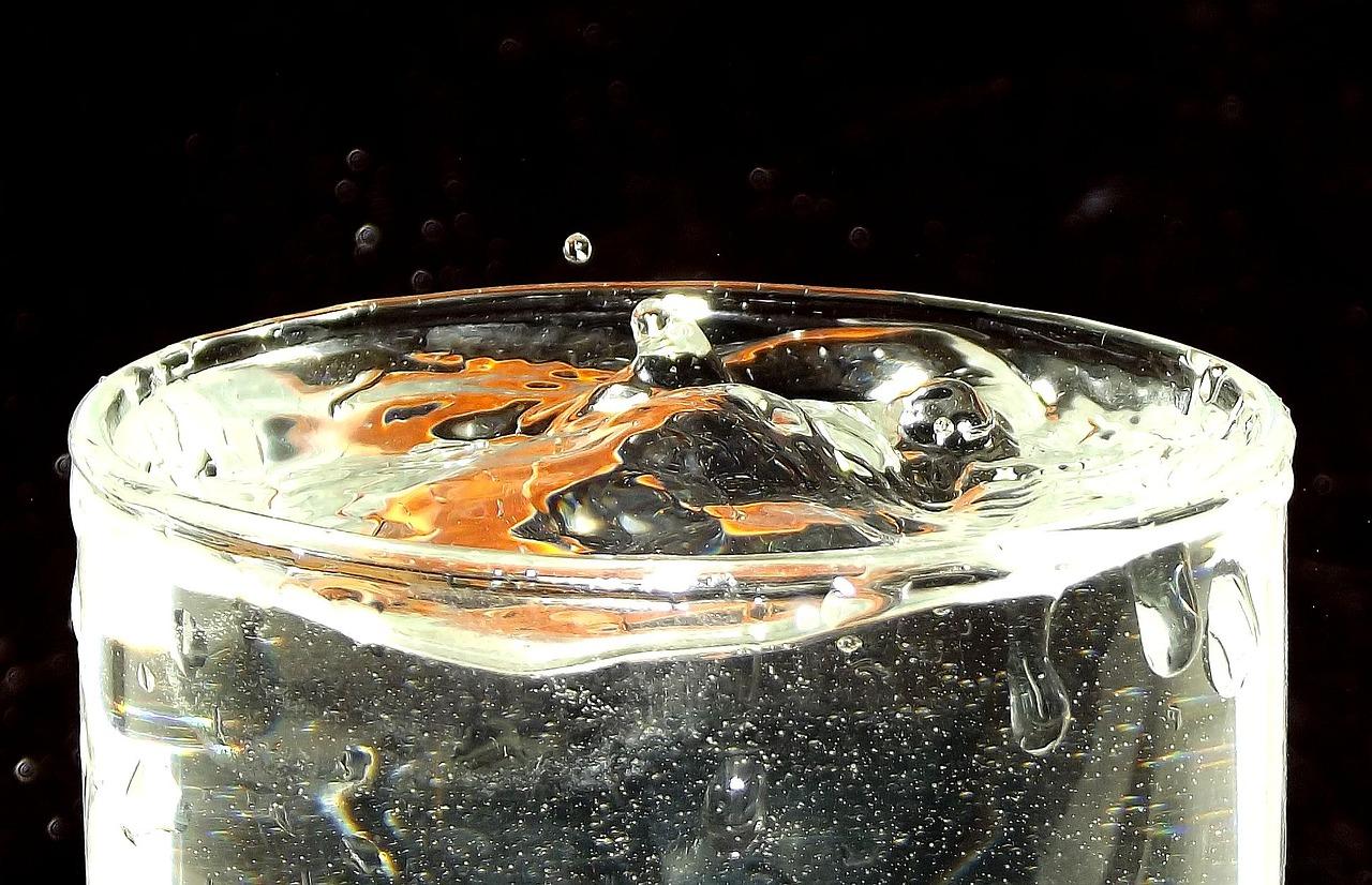 玻璃杯如何擦干净