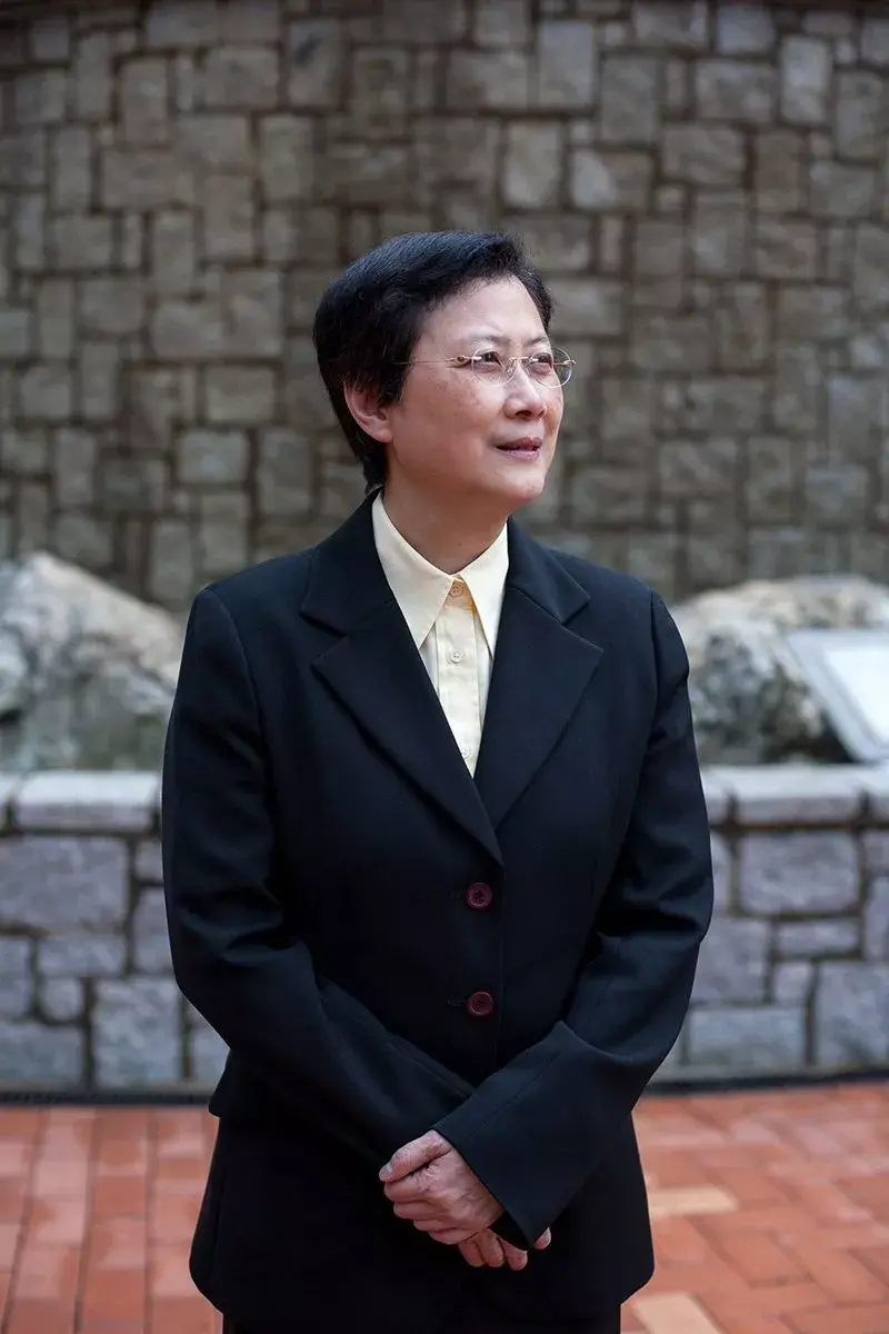 任咏华(vivian yam)---寻找让分子发光之新法的化学家来源:veronica