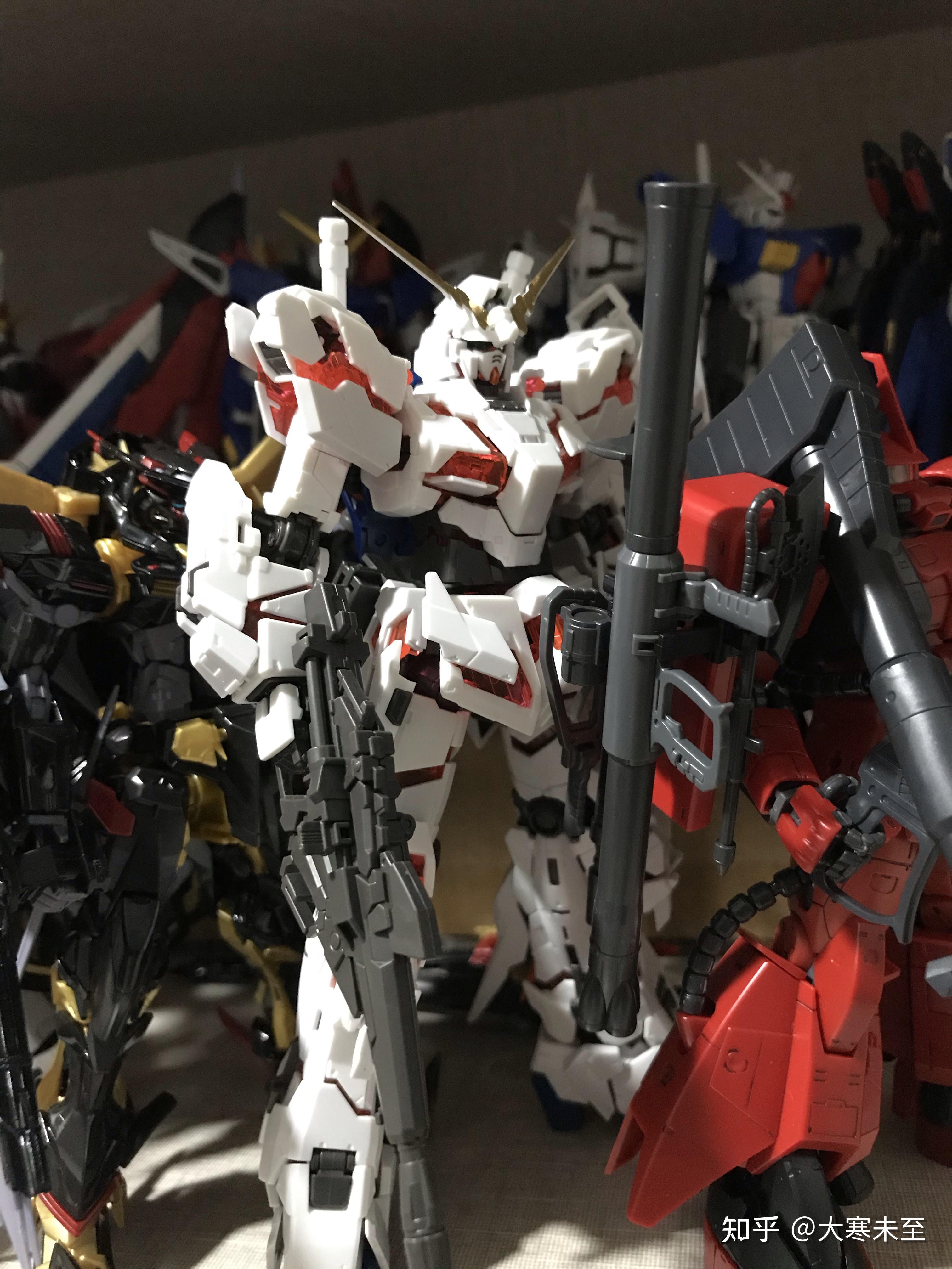 各位大佬 rg的独角兽精神骨架是荧光色么 用紫外线灯照是什么效果?