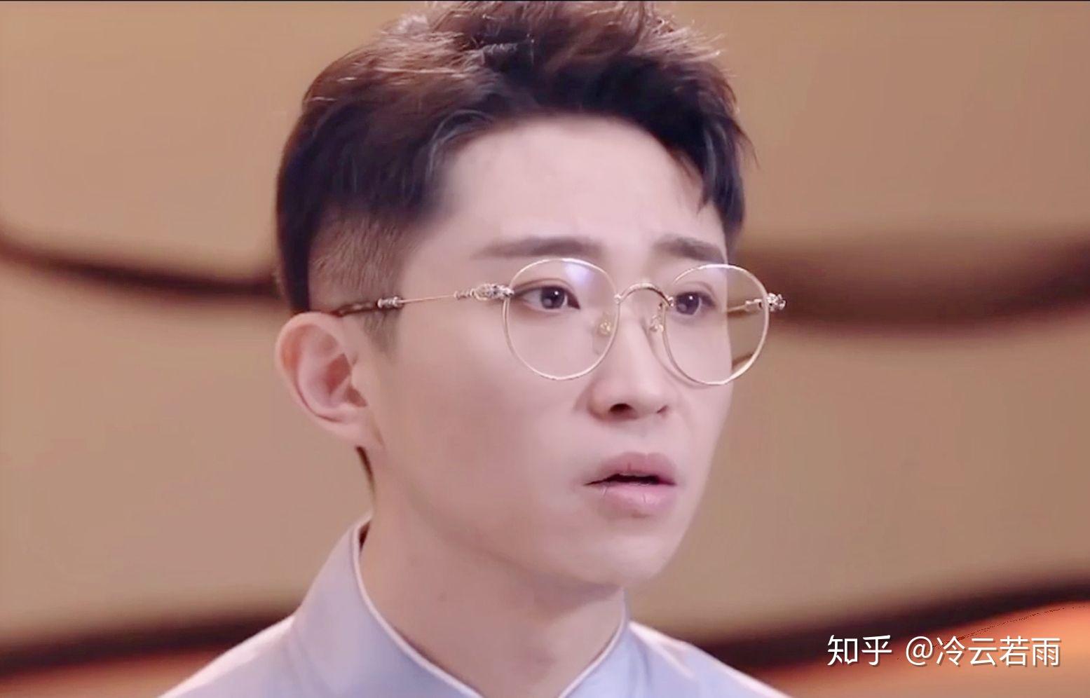 有哪些金霏超级好看的照片啊 或者可以拿来做壁纸的? - 知乎