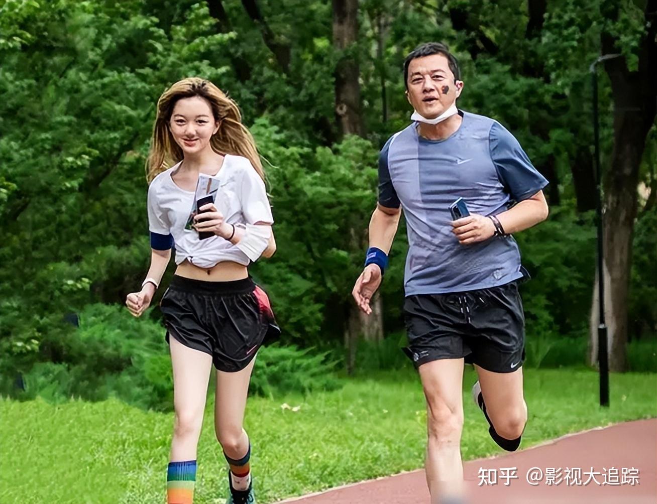 王菲母女罕见同框17岁李嫣身高赶上妈妈母女气质复制粘贴像极