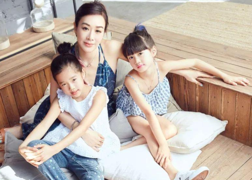 乘风破浪的姐姐钟丽缇三个孩子乖巧又懂事辣妈养娃确实有一套