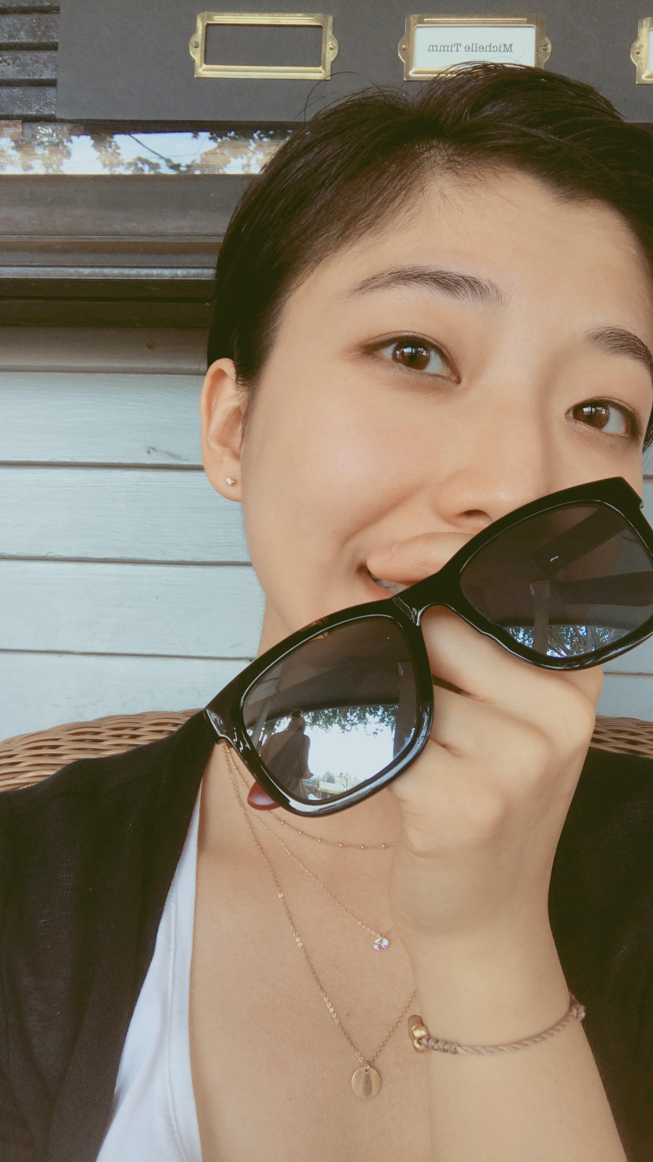 短发戴眼镜又特别美或特别帅的女生是一种什么体验