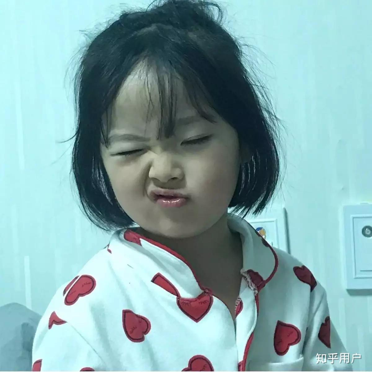 很可爱的搞怪的小女孩照片可以当做头像的