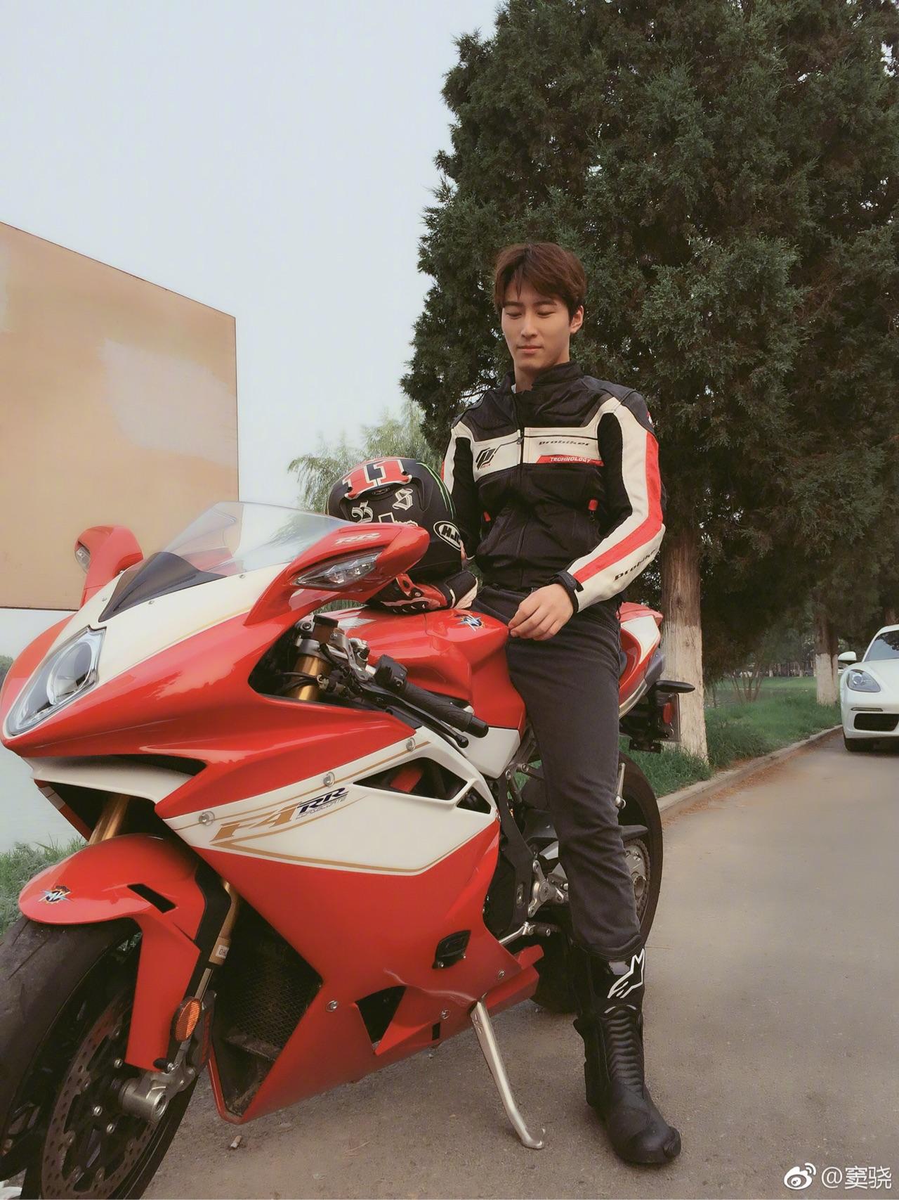 窦骁的美图或搞怪图有哪些?-窦骁帅照