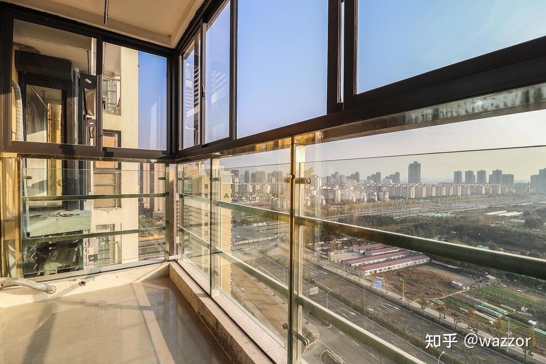 高层窗户,阳台选择哪一种装修好?