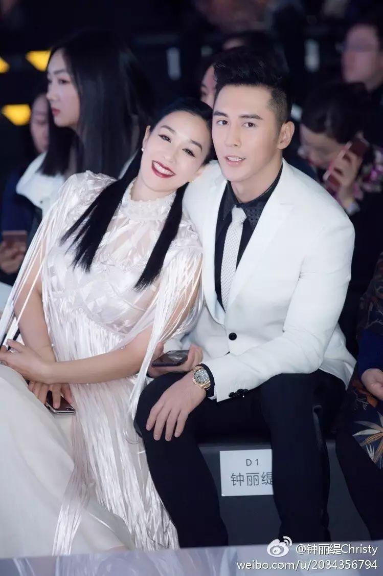 "人鱼夫妇"又双叒出来虐狗,平安夜像唐嫣刘诗诗林心如这么甜蜜过就对