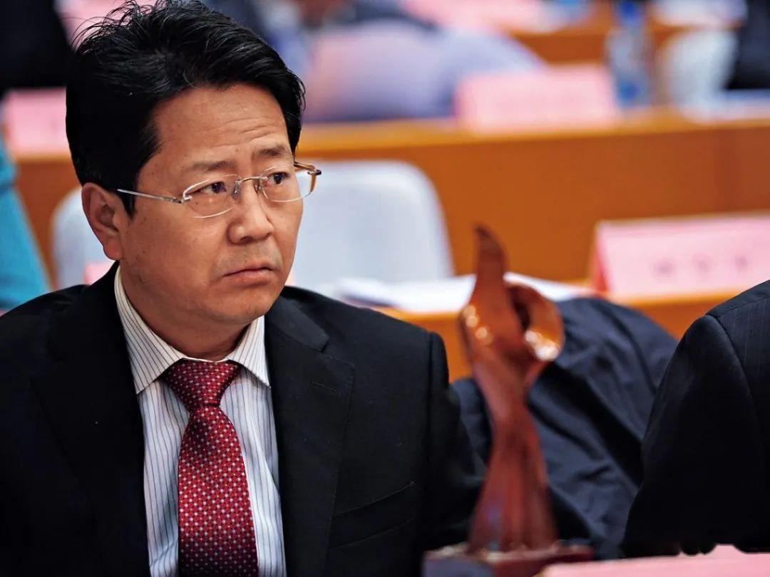 胡双美歌尔股份的创始人姜滨本人及家族,也多次登上首富宝座,根据多份