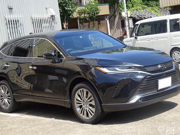 沿袭官图设计理念丰田harrier实车亮相