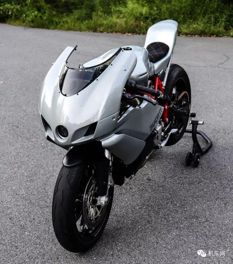 杜卡迪749展露一身肌肉变身赛场猛士