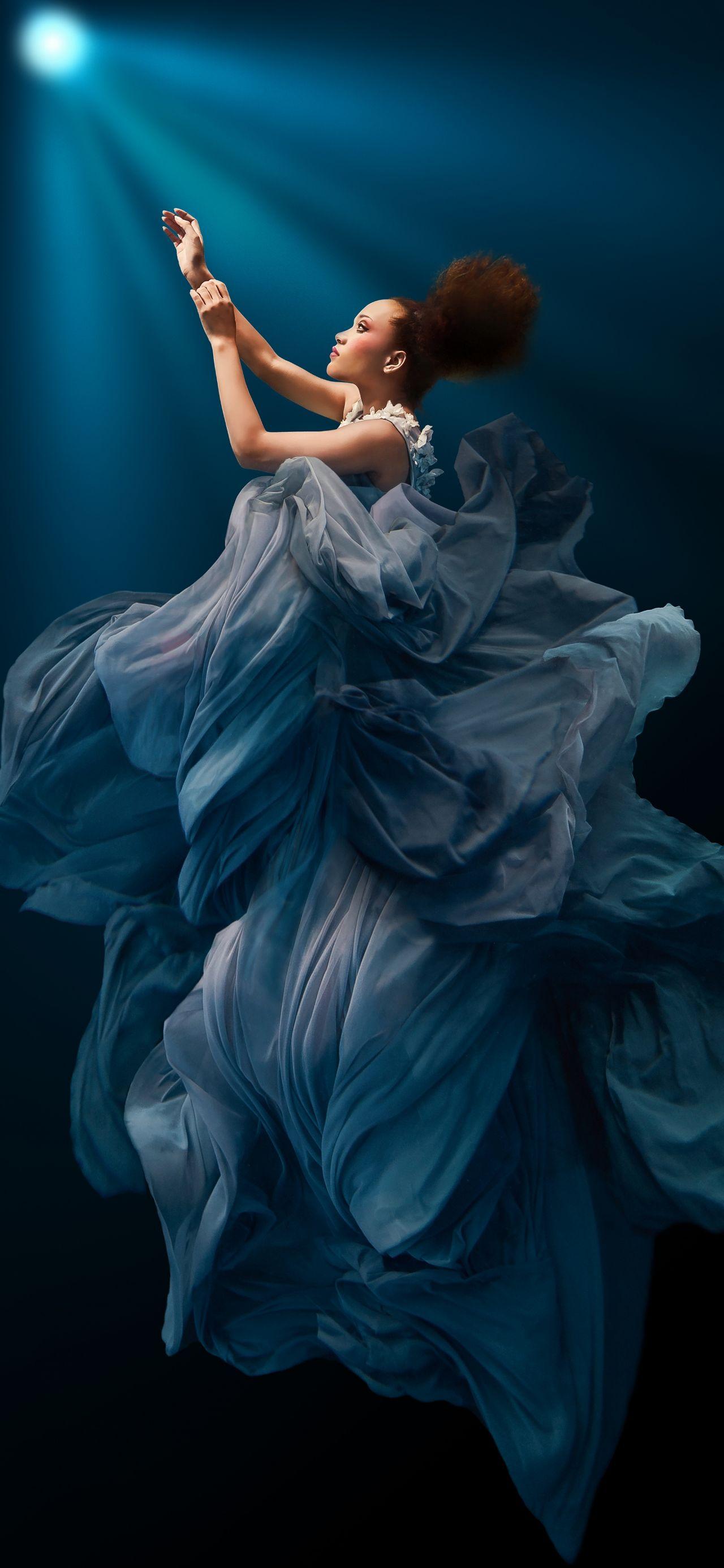 有没有适合荣耀20pro挖孔屏的壁纸? - 知乎