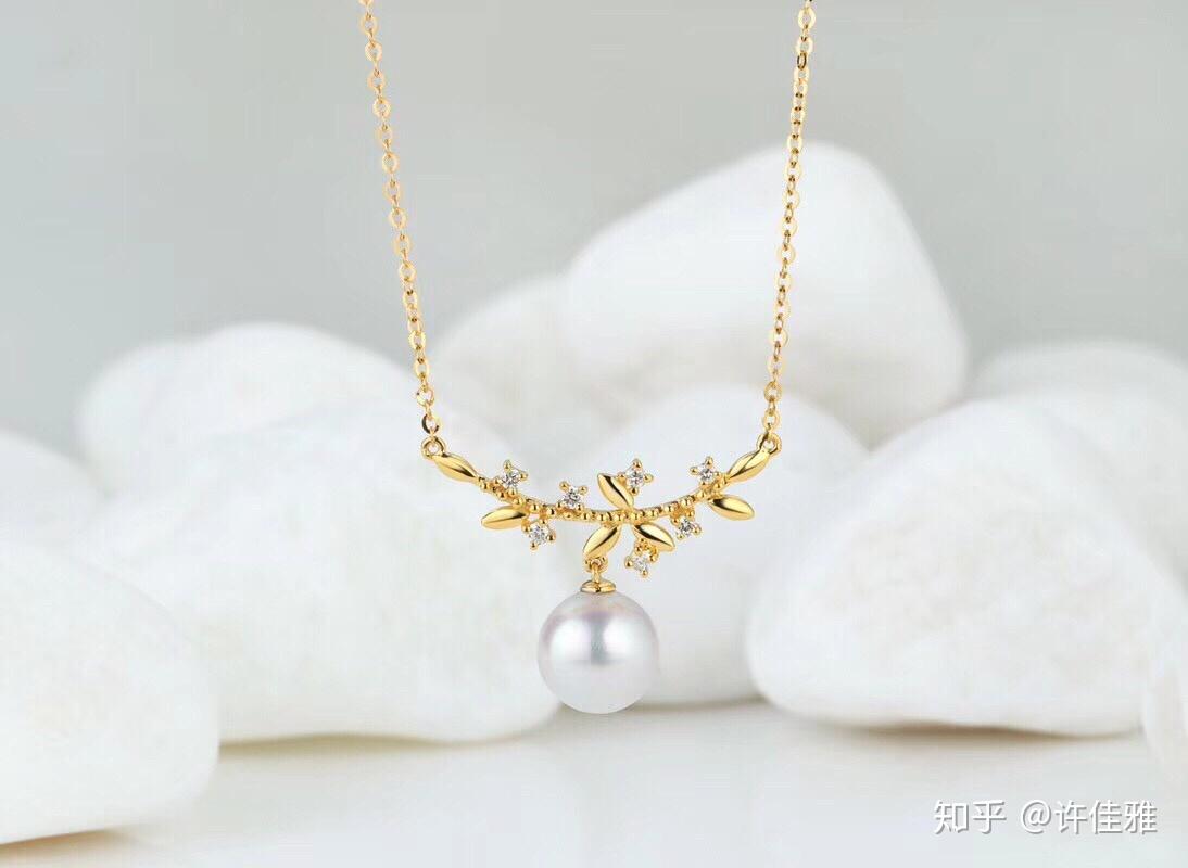 伟德bv1946官网-Coco又曝猛料！谢贤冬天解衣让她取暖把女儿珠宝让她戴太会