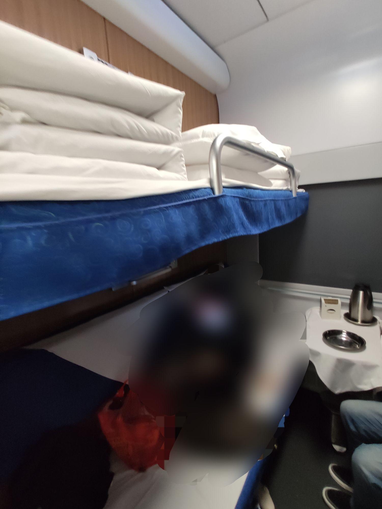 动车一等卧是什么样子? - 知乎