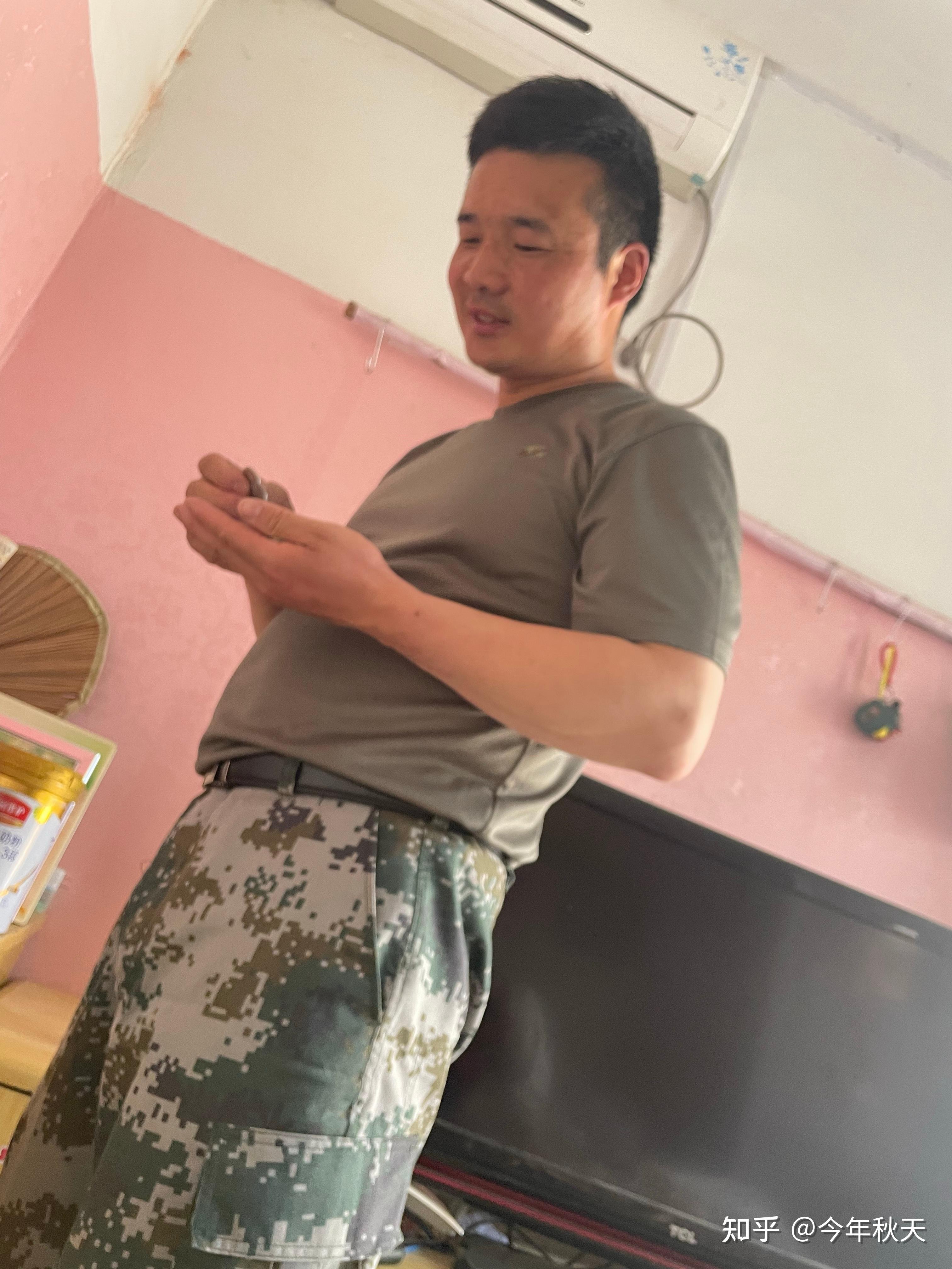 退伍以后你还穿着那些部队衣服