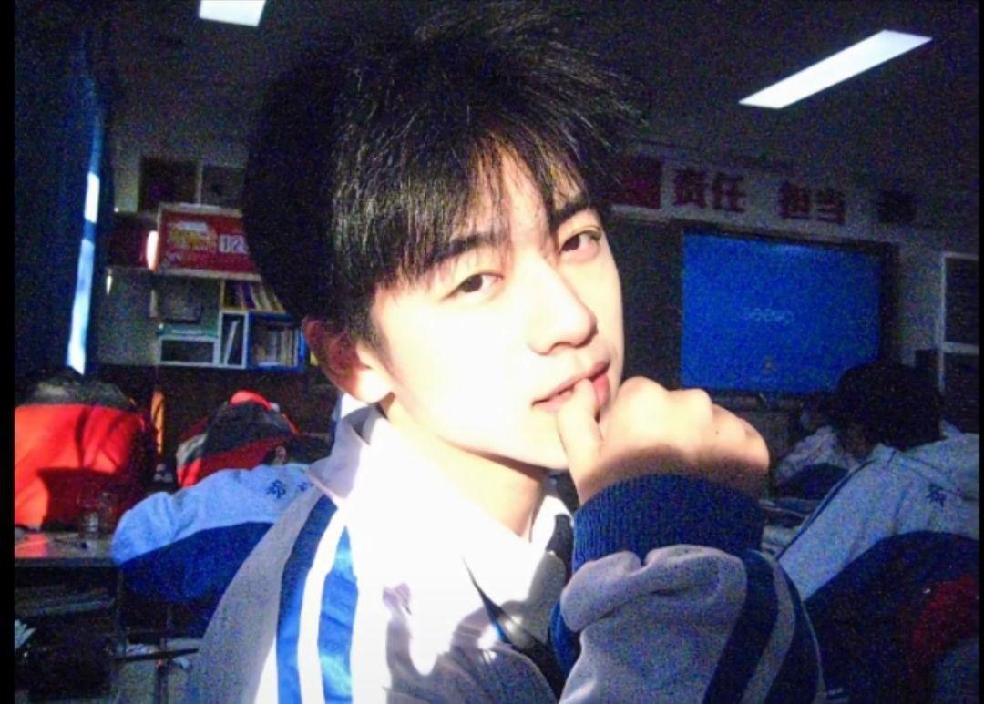 长相清秀的男生到底是怎样一个样子?