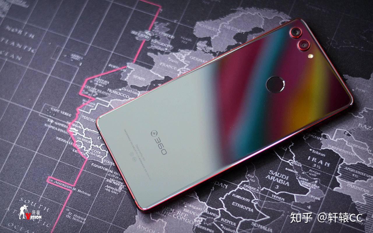 13区别于一加6的琥珀红,oppo r15 的热力红,珊瑚红不是那么显眼