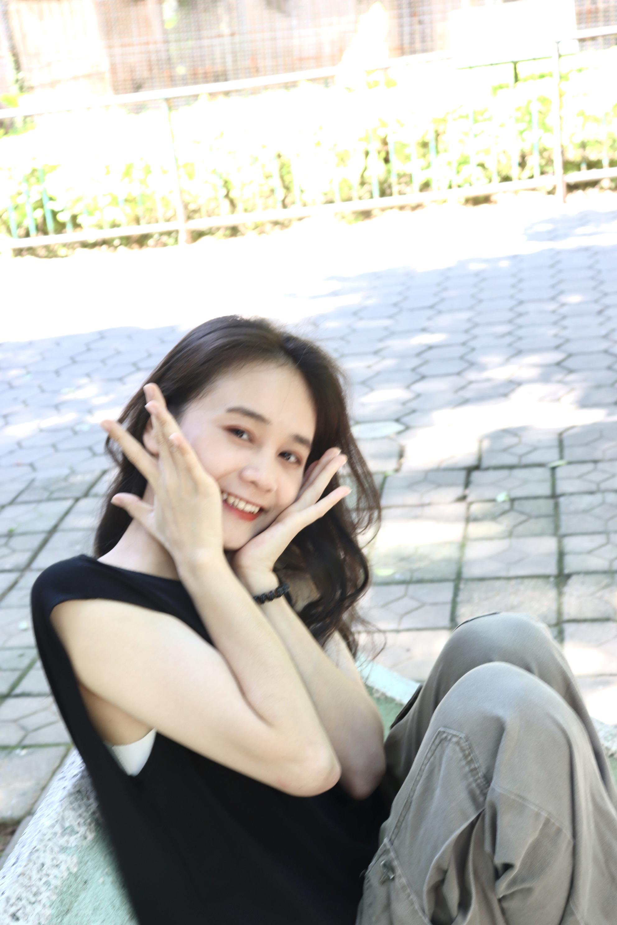 有没有高度近视也漂亮的女孩子呀