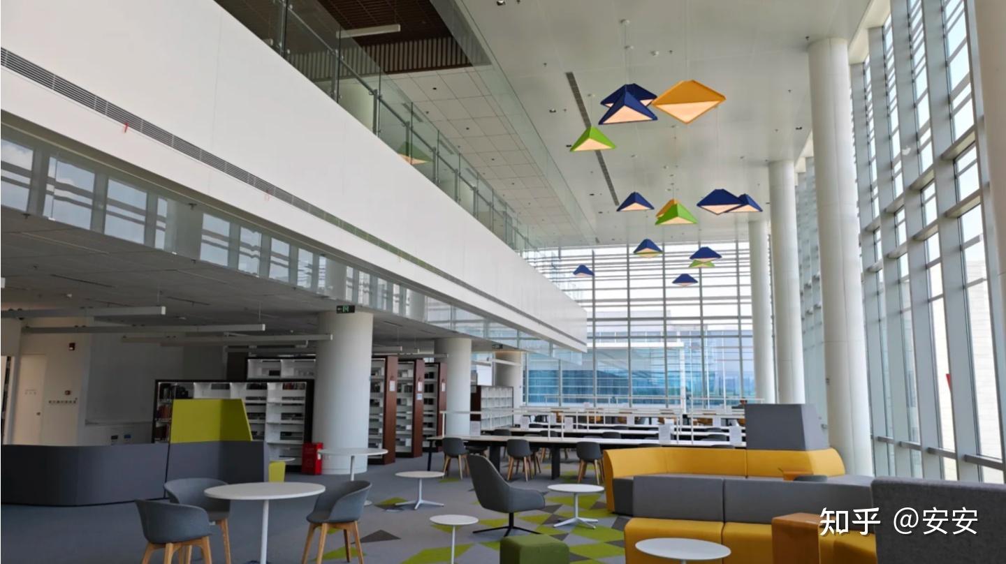 走进昆山杜克大学的图书馆,仿佛置身于一个宁静的知识海洋.