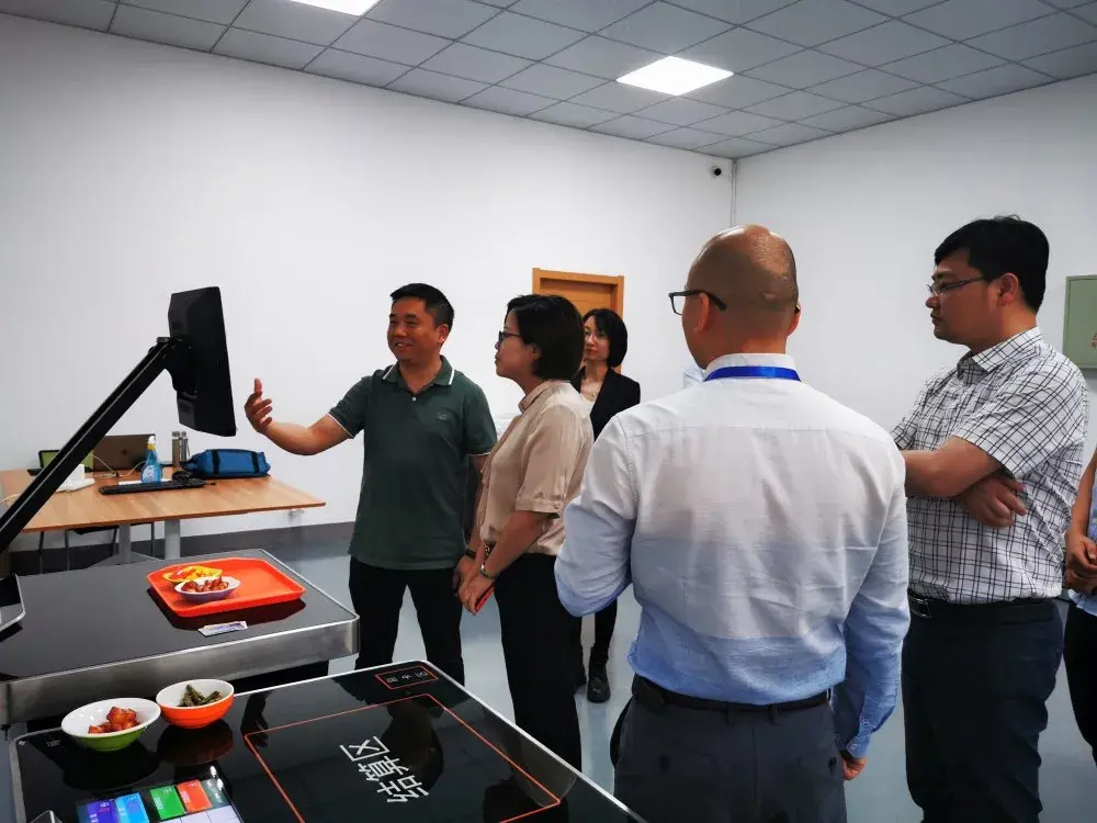 湖州市团市委书记汤佩佩带队莅临天适力承新经济产业园调研